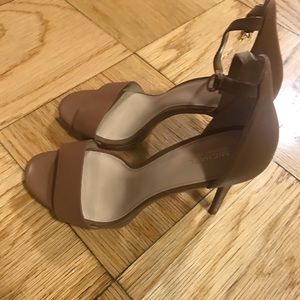 Michael Kors heels size 9